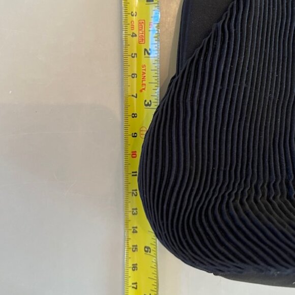 BLACK | Silky Fabric small purse in Clamshell shape Crossbody bag - Picture 9 of 9